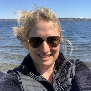 Meet your Posher, Claudia